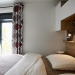 5 chambres doubles avec salle de bain privative et accès direct à la terrasse via une porte*