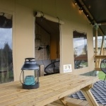 Lodge avec terrasse en bois semi-couverte* - Camping Les Mathes