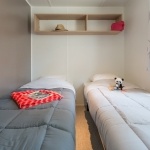 Exemple chambre lits séparés - Camping Palmyre Loisirs* - Camping Charente Maritime
